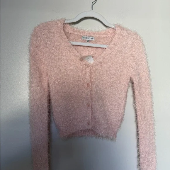 FITZ & EDDI Cropped Light Pink V-Neck Button Cardigan Sweater - Picture 2 of 7